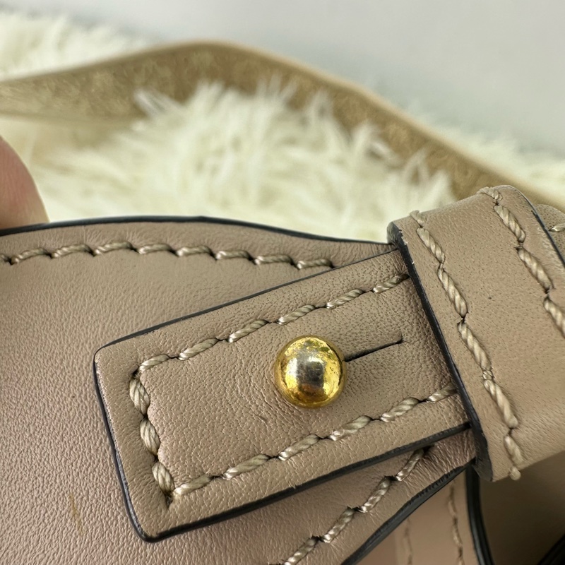 LOEWE Mini Gate 杏色馬鞍包 斜肩包-11