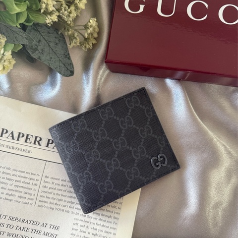 灰色GG Logo 塗層帆布對開8卡短夾(黑色/灰色)