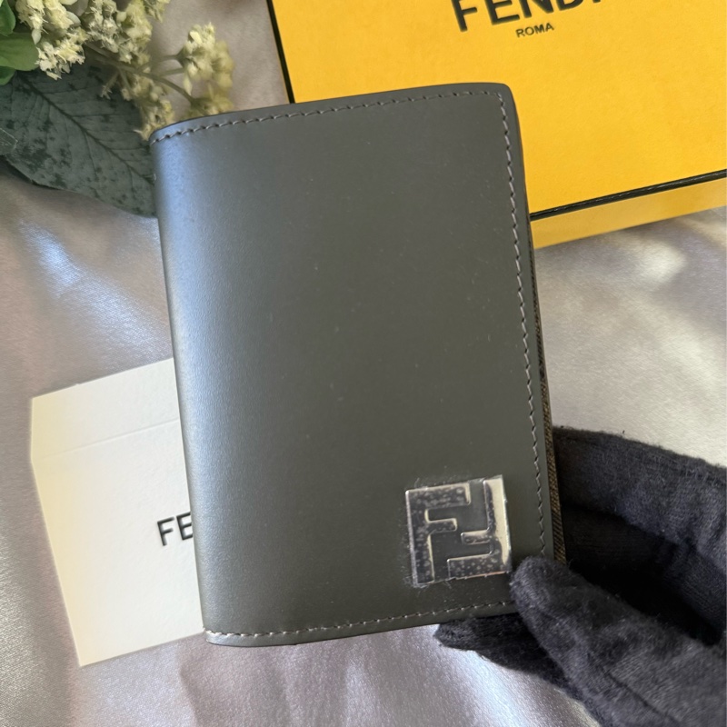 FF Logo 小牛皮及塗層帆布二折卡片夾/名片夾(軍綠色)-1