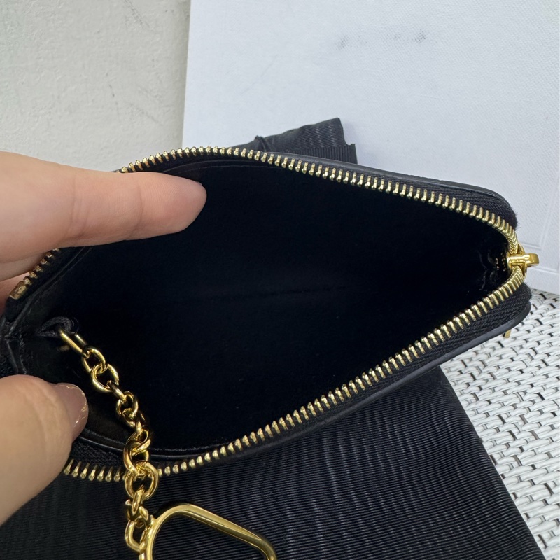 Celine 壓紋黑色零錢包-7