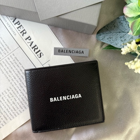 經典LOGO牛皮8卡對開短夾(黑)