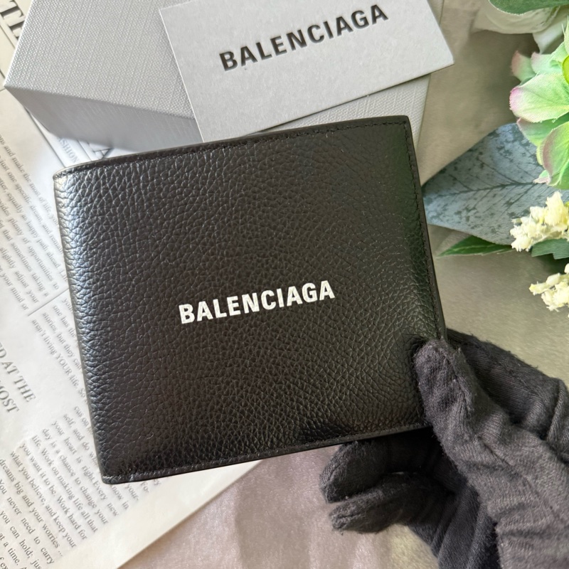 經典LOGO牛皮8卡對開短夾(黑)-1