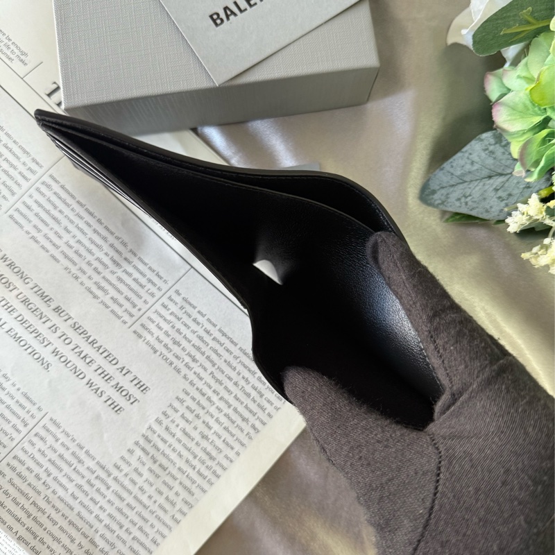 經典LOGO牛皮8卡對開短夾(黑)-6