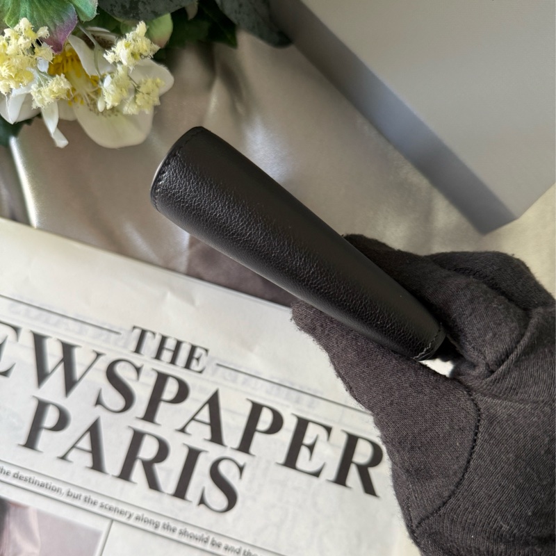 Monaco BB Logo 金字小牛皮8卡對開短夾(黑色)-3