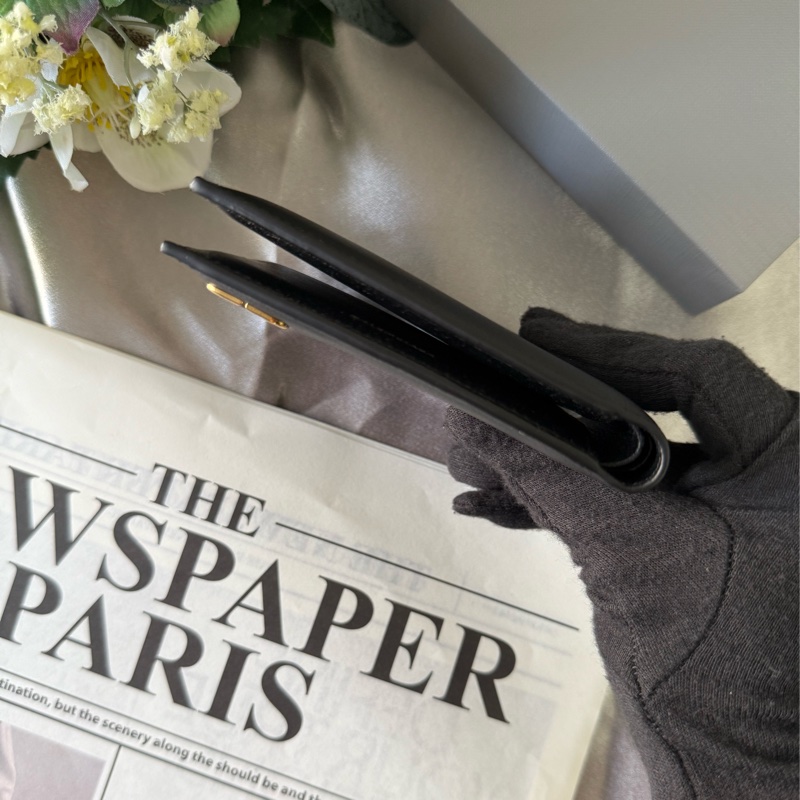 Monaco BB Logo 金字小牛皮8卡對開短夾(黑色)-4