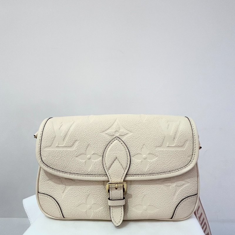 LV Diane 米白色壓紋2用包-1
