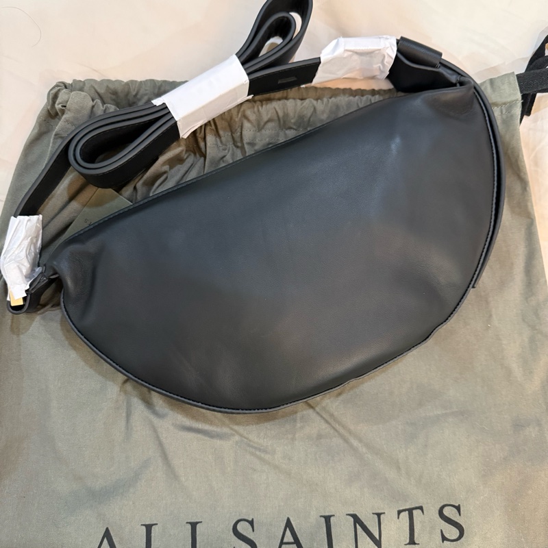 ALLSAINTS HALF MOON 率性牛皮可調節式斜背包-黑-0