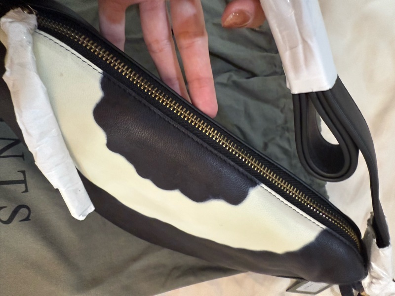 ALLSAINTS HALF MOON 率性牛皮可調節式斜背包-黑-4