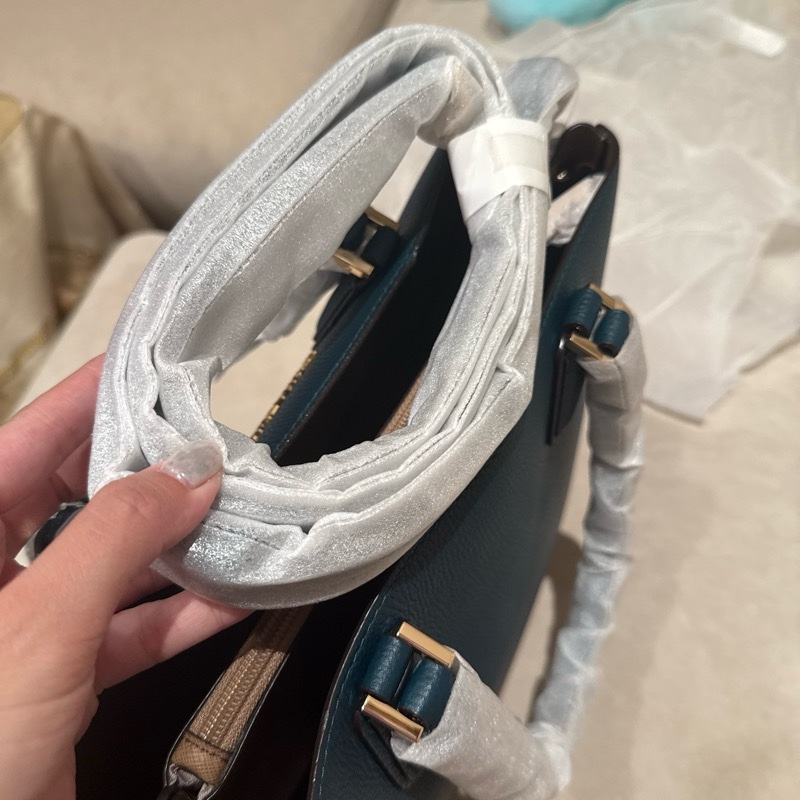 MICHANEL KORS-ADELE荔枝紋皮革大款鎖頭-3