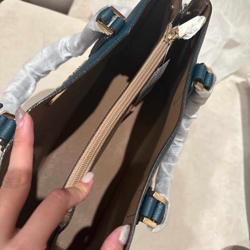 MICHANEL KORS-ADELE荔枝紋皮革大款鎖頭-4