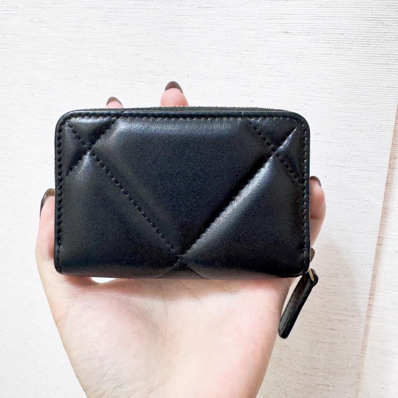 Chanel 19黑金羊皮拉鍊領錢卡包 晶片款 全新離櫃品-1