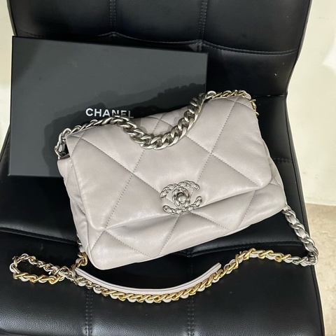 全新全配芯片款🌟#chanel #淺灰色 #銀扣 #19bag #小號