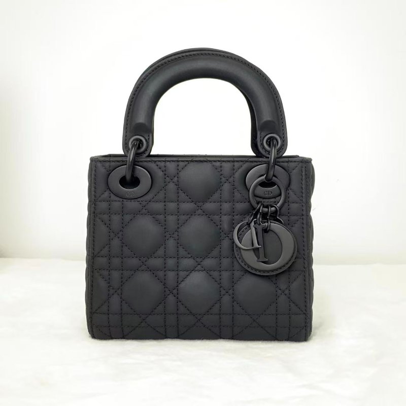 Christine Dior Lady Dior 磨沙黑色3格-1