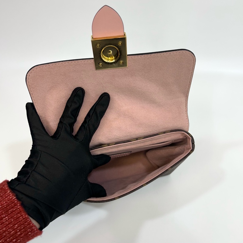 近新路易威登鎖頭包LV原花拚櫻花粉牛皮Locky BB手提側背包M44080-8