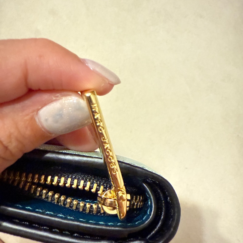 MARC JACOBS The Leather Top Zip Multi Wallet-14