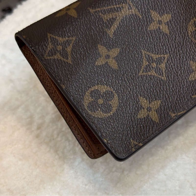 Lv老花對開長夾-7