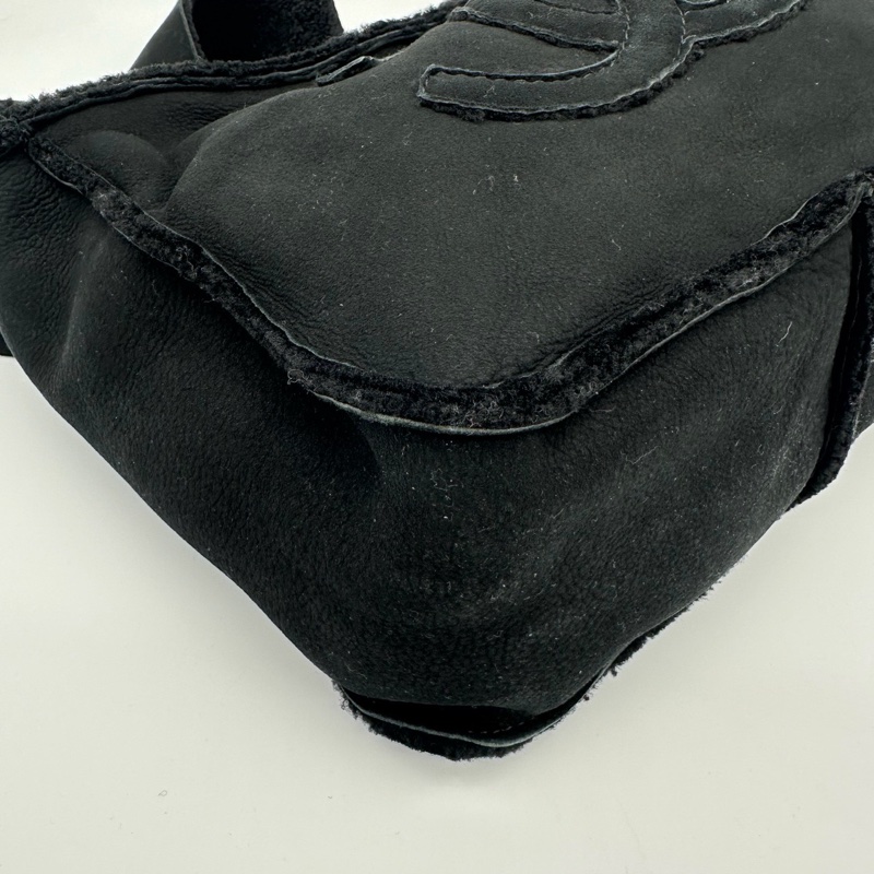 「JL精品代購」香奈兒黑色外縫logo羊羔毛單肩拉鏈小方包-6