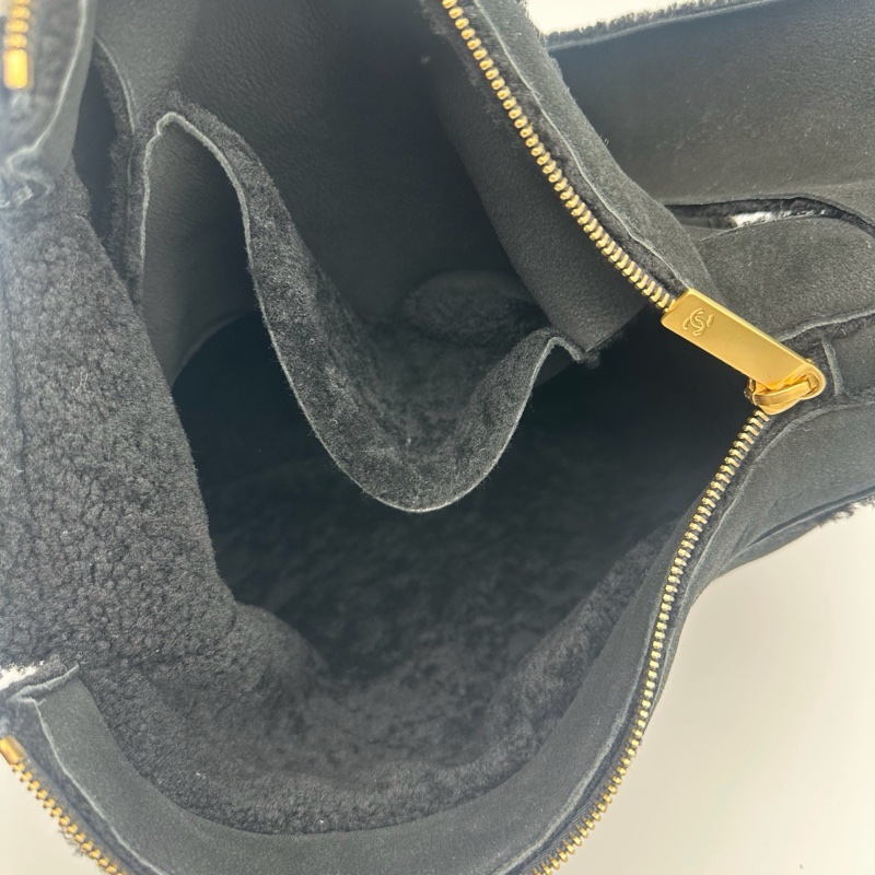 「JL精品代購」香奈兒黑色外縫logo羊羔毛單肩拉鏈小方包-14