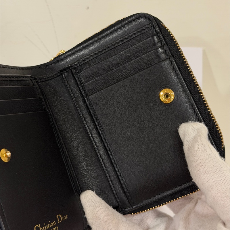#大全配🈶台北101購證 Dior Caro黑金拉鍊短夾 芯片款 超級甜🔥-12