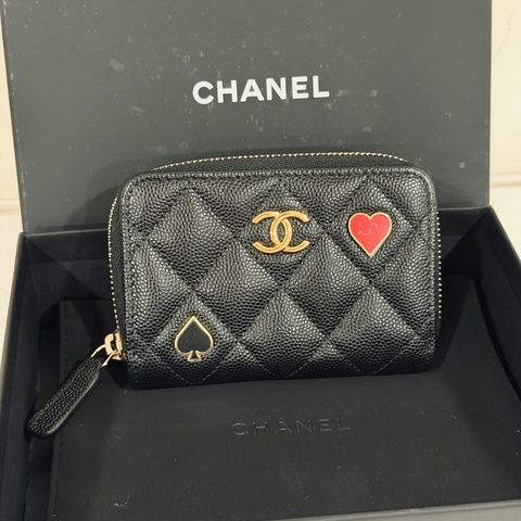 #全新全配 #勳章限定款 香奈兒黑金拉鍊短夾 🉑遇不🉑求（僅一顆）