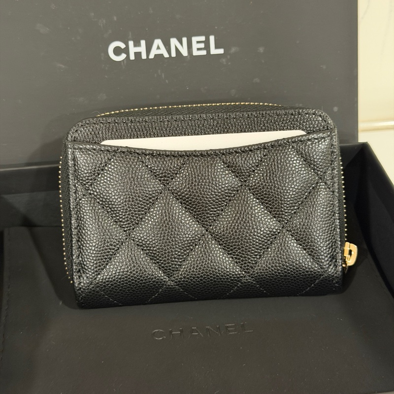 #全新全配 #勳章限定款 香奈兒黑金拉鍊短夾 🉑遇不🉑求（僅一顆）-1