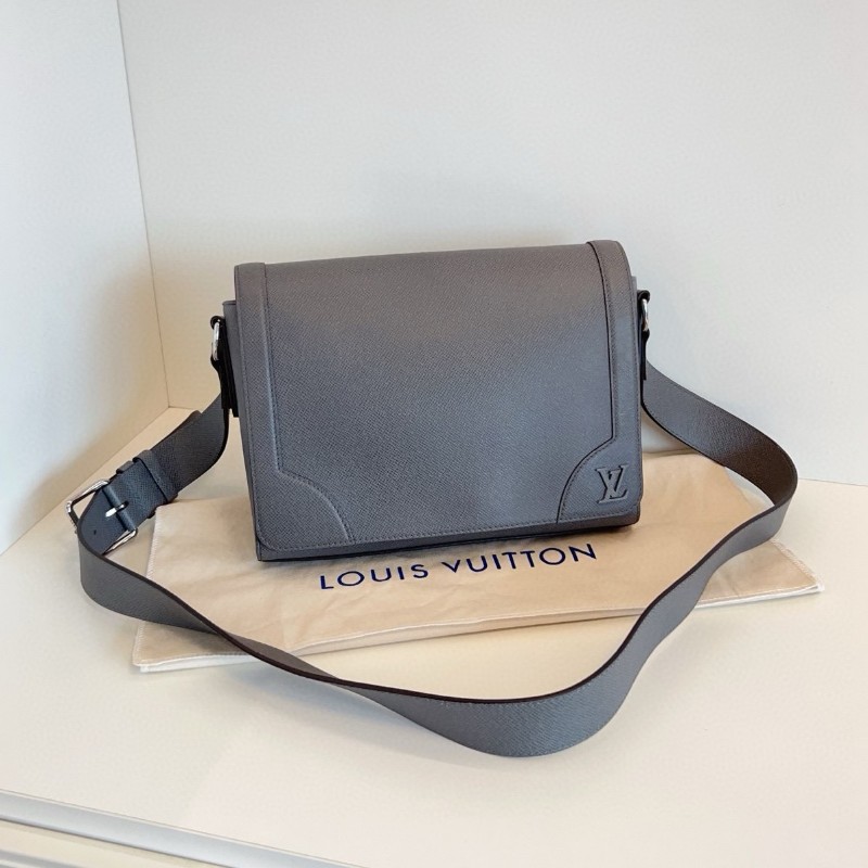 LV路易威登 District小號灰色牛皮郵差包斜背包肩背包-0