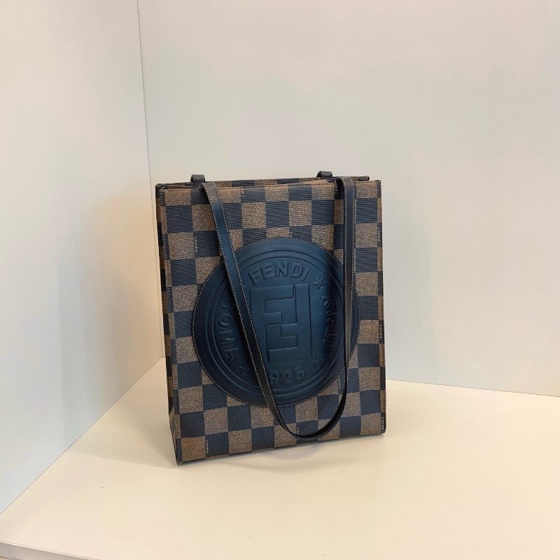 Fendi 老花格纹 浮雕logo 琴譜長肩帶 肩背包-4