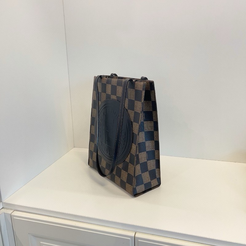 Fendi 老花格纹 浮雕logo 琴譜長肩帶 肩背包-5