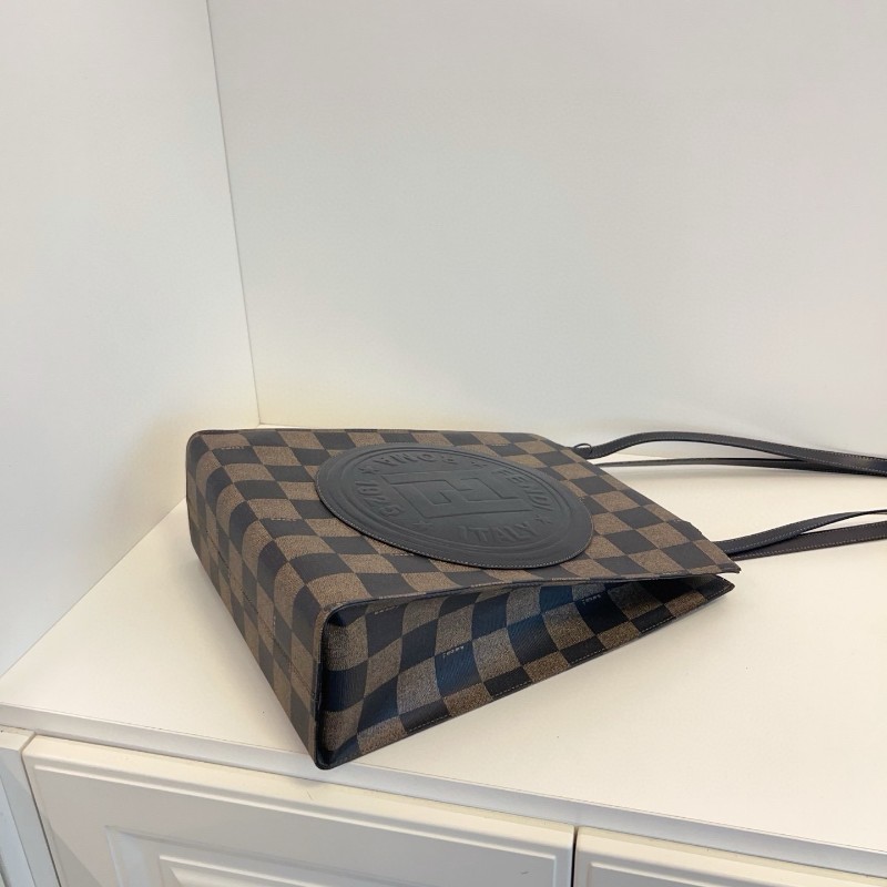 Fendi 老花格纹 浮雕logo 琴譜長肩帶 肩背包-7