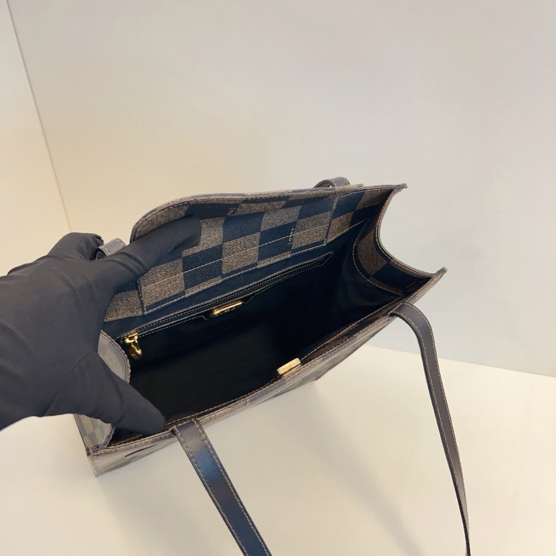 Fendi 老花格纹 浮雕logo 琴譜長肩帶 肩背包-8