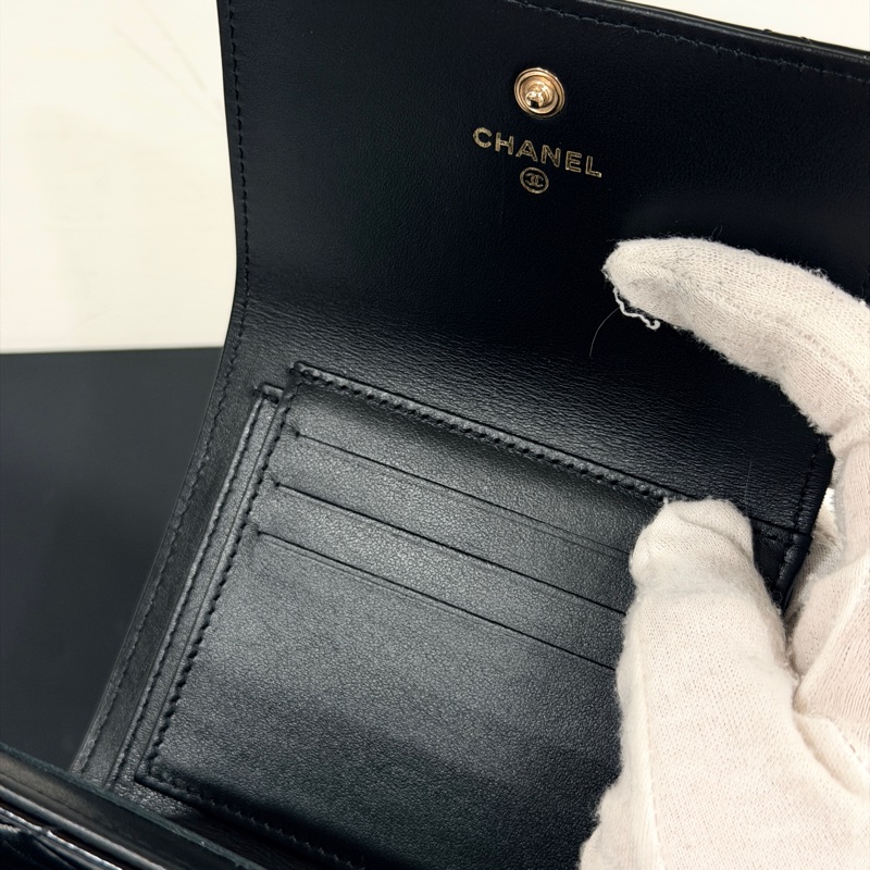 #離櫃閒置 #芯片款 #配件齊全 香奈兒黑金油蠟牛皮三折短夾🈶零錢袋-4