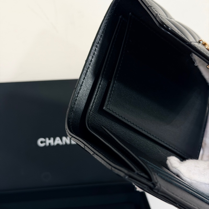 #離櫃閒置 #芯片款 #配件齊全 香奈兒黑金油蠟牛皮三折短夾🈶零錢袋-6