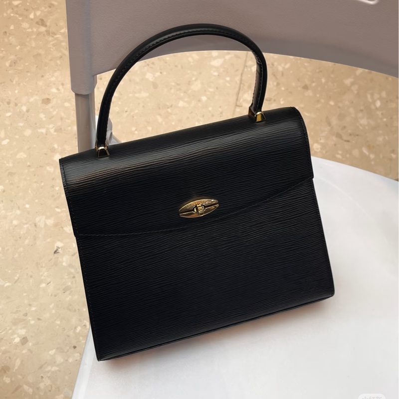 Louis Vuitton • 經典Epi水波紋 Kelly包-1