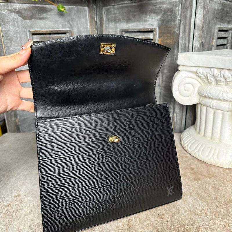 Louis Vuitton • 經典Epi水波紋 Kelly包-8