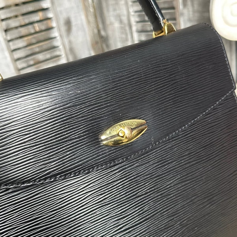 Louis Vuitton • 經典Epi水波紋 Kelly包-9