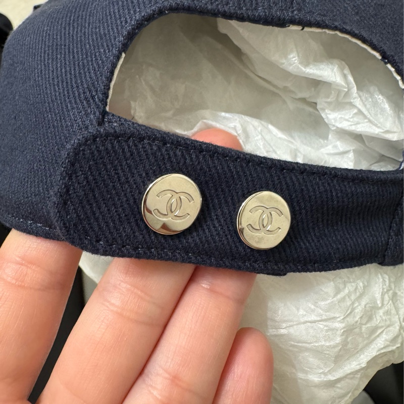 Chanel 24s炫彩亮片海軍藍內裡山茶花棒球帽鴨舌帽-2