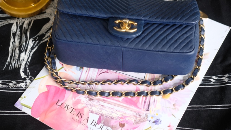 Chanel藍金釦牛皮 大mini cf-11