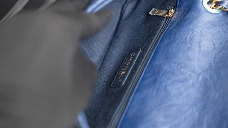 Chanel藍金釦牛皮 大mini cf-17