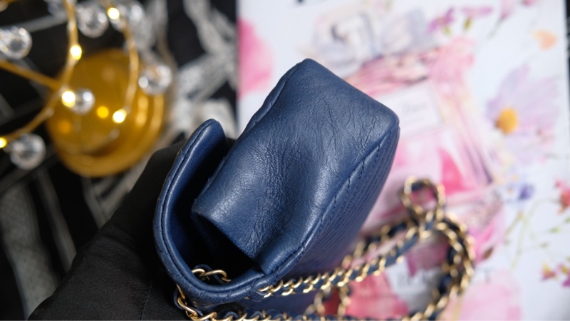 Chanel藍金釦牛皮 大mini cf-30