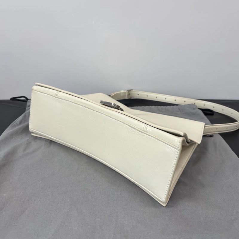 BALENCIAGA 油蠟皮奶白色肩背斜背腋下包31*19*10 98新配件塵袋吊牌-2