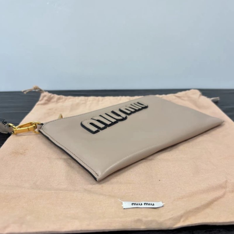 MIUMIU 粉色金扣拉鍊錢包21*13*1 全新閒置配件塵袋保卡-4