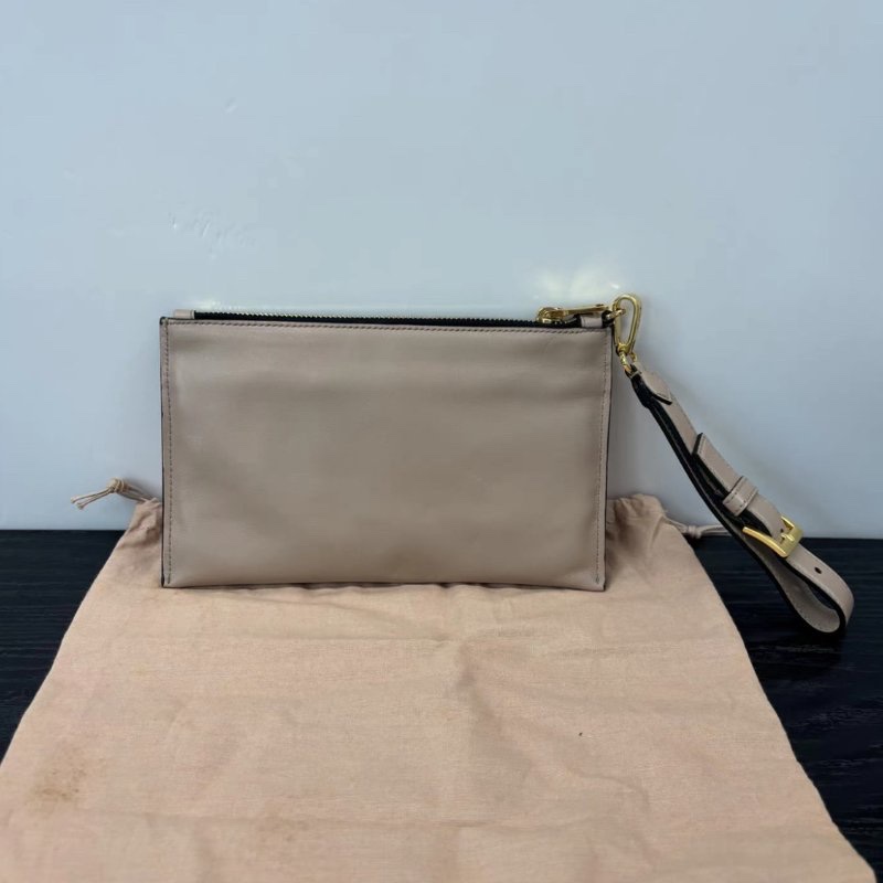 MIUMIU 粉色金扣拉鍊錢包21*13*1 全新閒置配件塵袋保卡-5