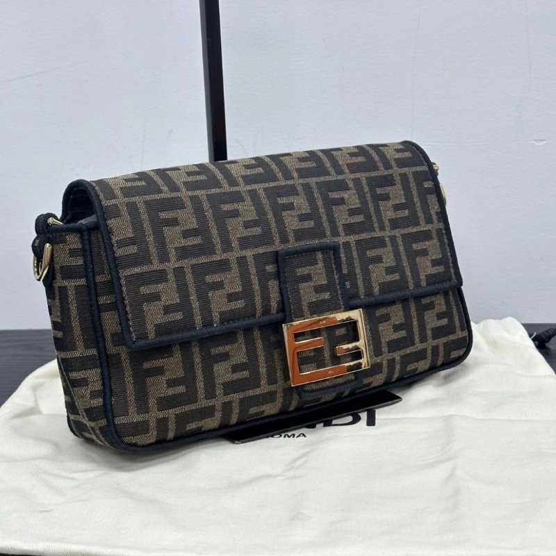 FENDI 老花金扣手提斜背法棍包26*17*5 98新配件塵袋-1