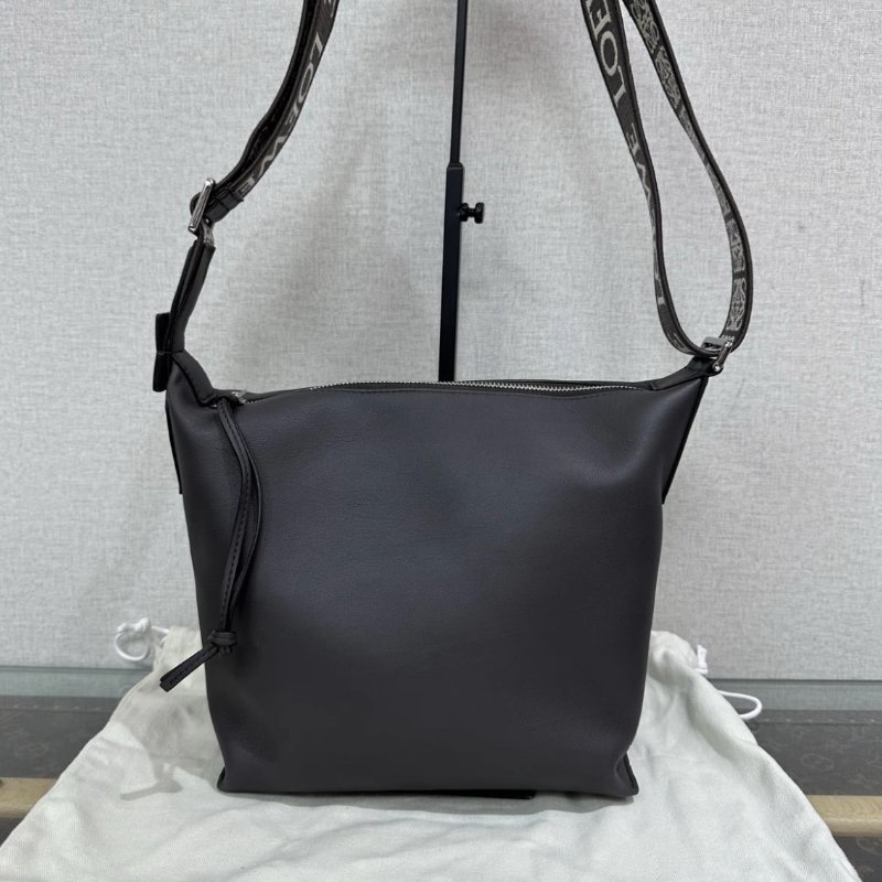 LOEWE 灰銀cubi小號肩背斜背包 22*10.5*29.5 99新配件塵袋-0