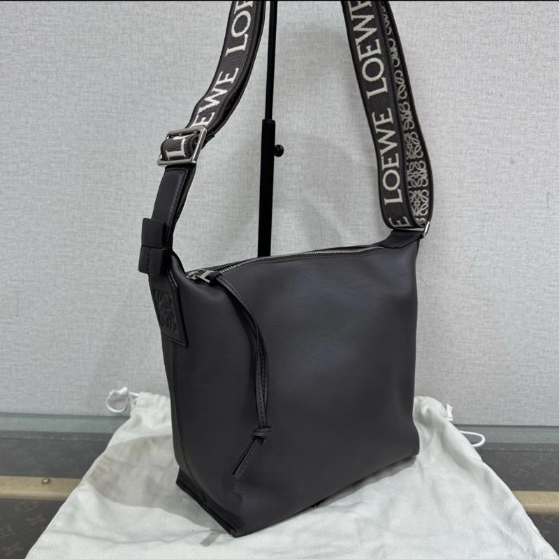 LOEWE 灰銀cubi小號肩背斜背包 22*10.5*29.5 99新配件塵袋-1