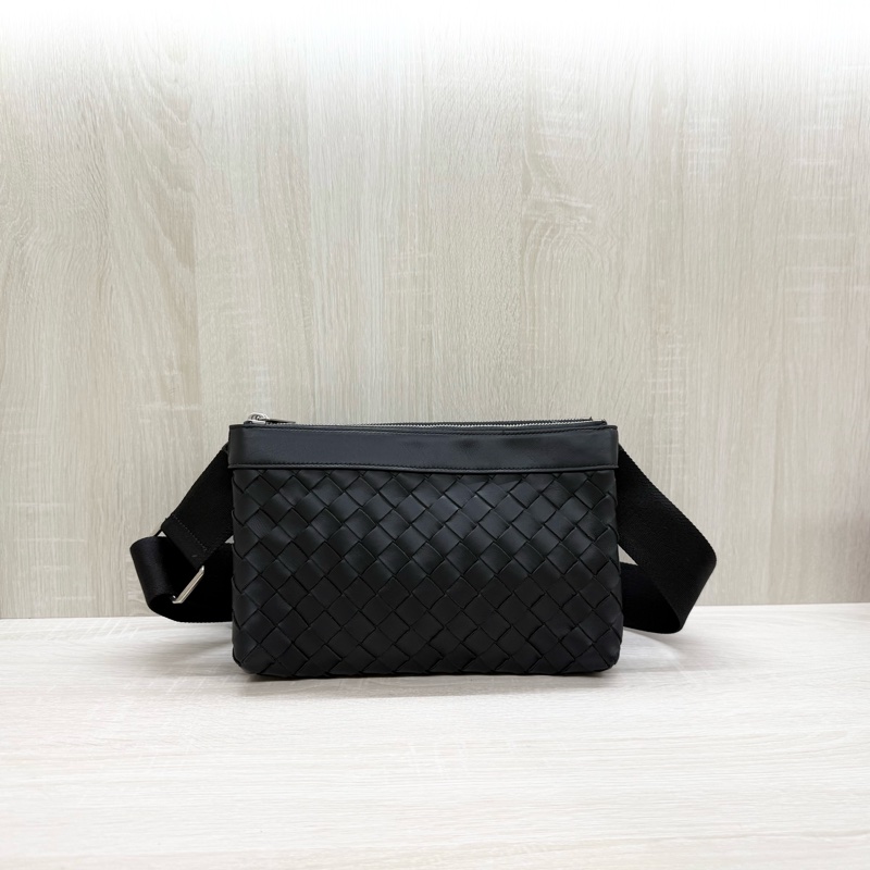 BV黑色牛皮編織Intrecciato Duo 斜背包-0