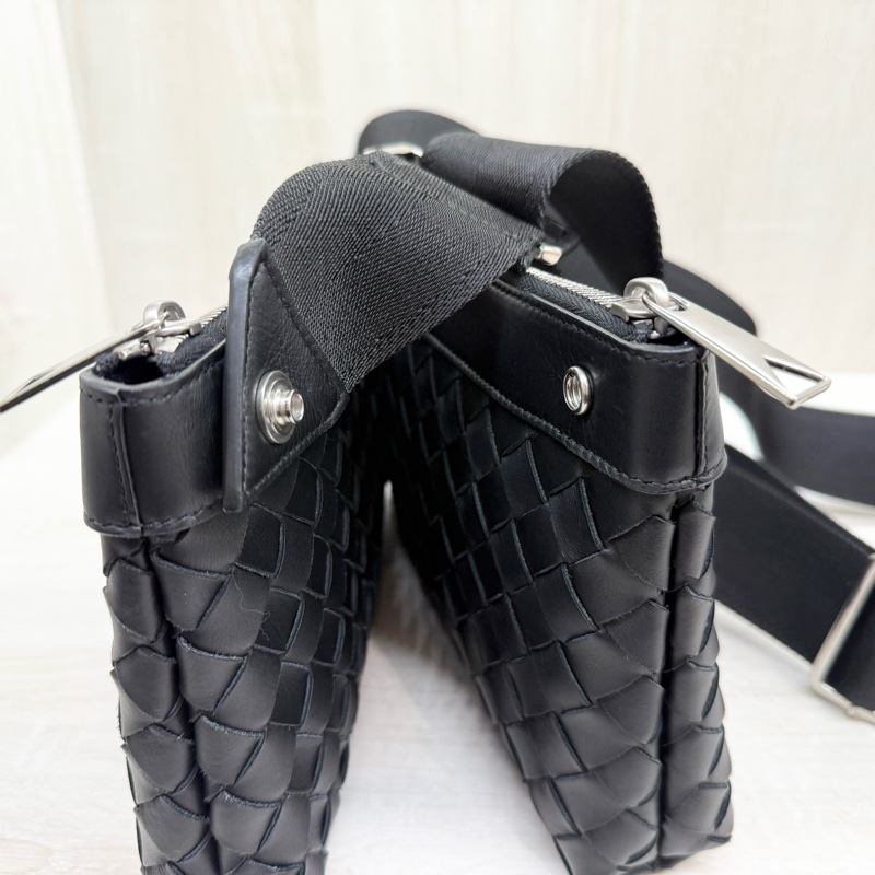 BV黑色牛皮編織Intrecciato Duo 斜背包-12