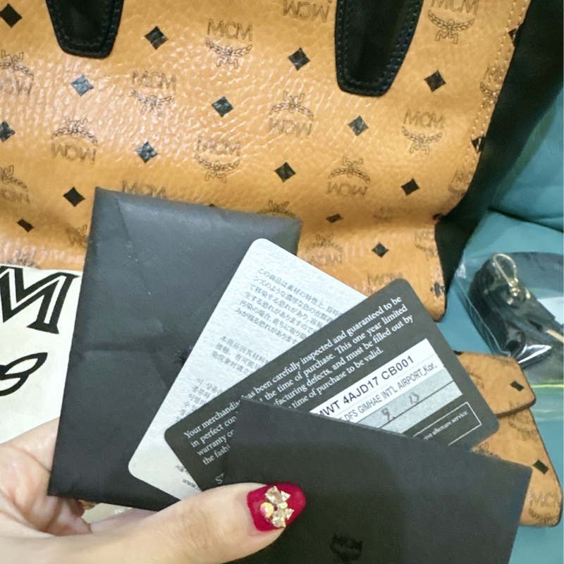 MCM 真皮手提肩背斜背包(贈送MCM皮夾）-4