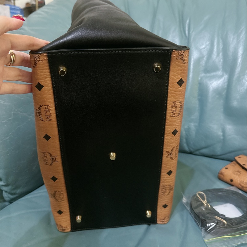 MCM 真皮手提肩背斜背包(贈送MCM皮夾）-23