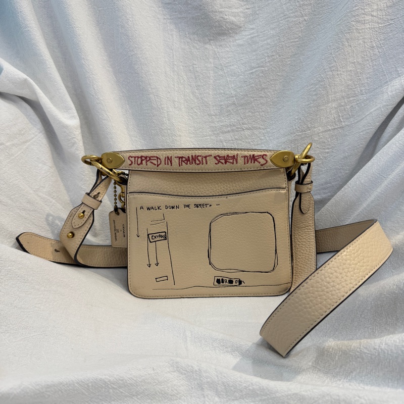 COACH X BASQUIAT 藝術塗鴉系列斜背手提包-3